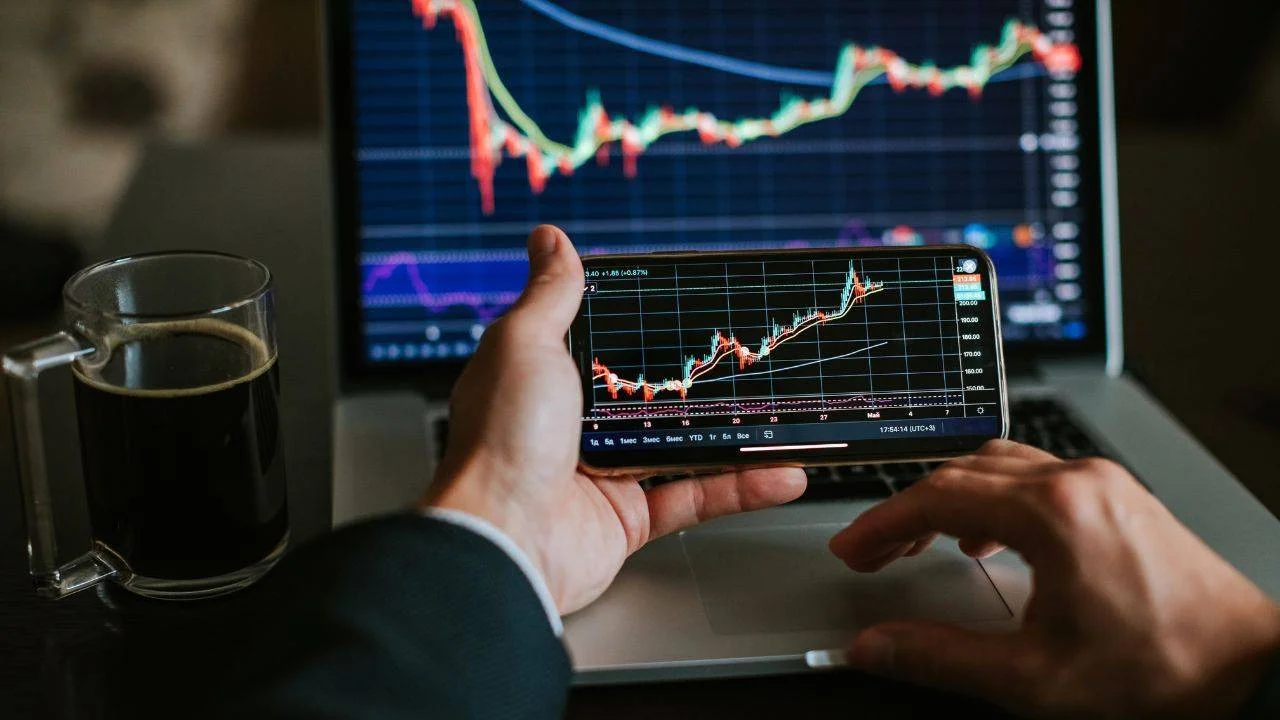 Acciones de Ethereum y Solana crecen un 220% potenciando su posición en el mercado
