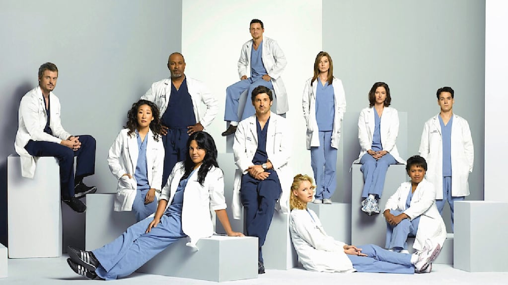 Actor de Grey's Anatomy revela lucha contra enfermedad crónica: tratamientos como única opción.