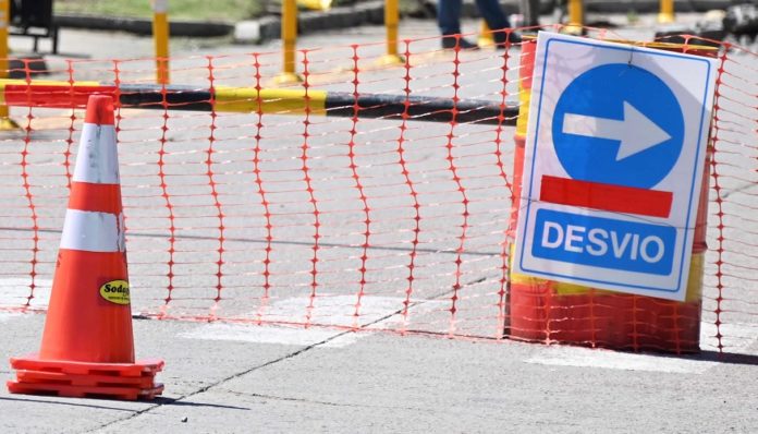 Advierten sobre cortes de calzada en Bahía Blanca y la región.