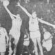 Bahía Blanca cae ante Paz Juniors en un duelo estelar de básquet hace 60 años.