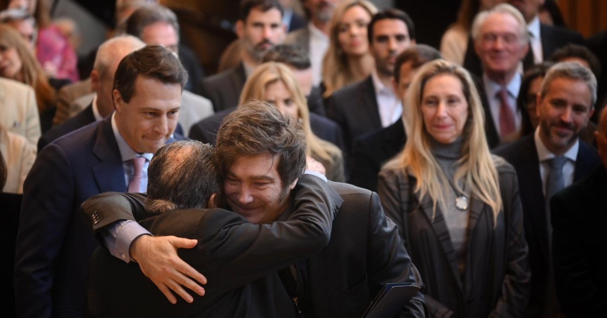 Caída histórica: confianza en el gobierno de Milei cae 13,6% en agosto