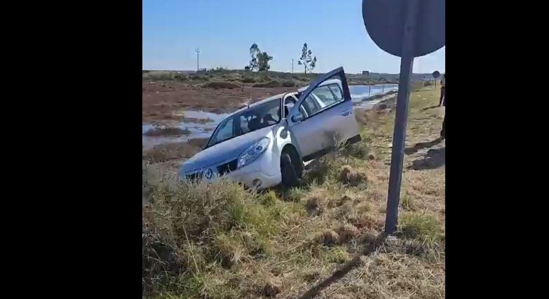 Cuatro vehículos chocan en cadena cerca de Punta Alta, Ruta 229.