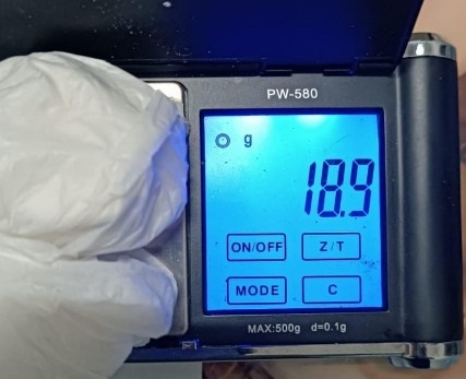 Dos detenidos por venta de drogas en allanamiento en Bahía Blanca.