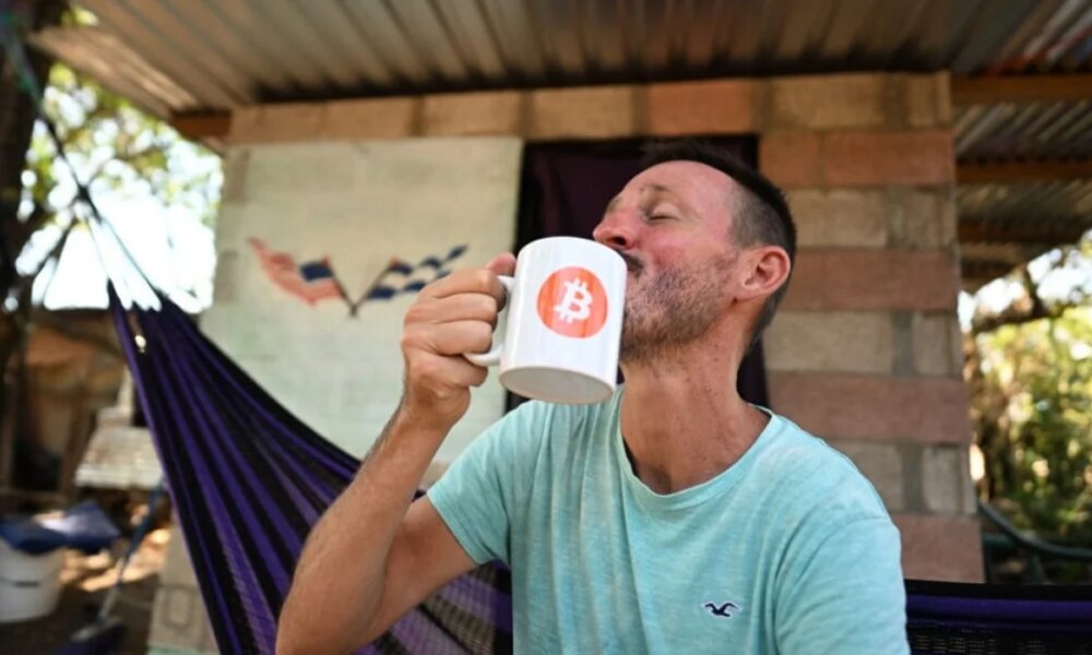 El primer habitante de Bitcoin City afirma que el FMI miente sobre El Salvador