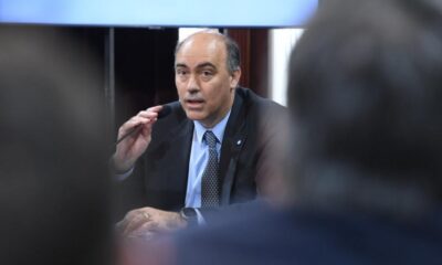 Embajador argentino en España: ¡Viva el Rey! festejando a San Martín.