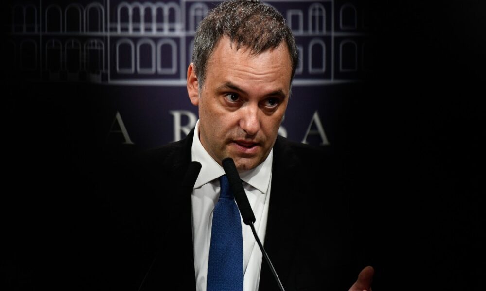 Escándalo en YouTube: Adorni se ve obligado a cancelar membresías pagas.