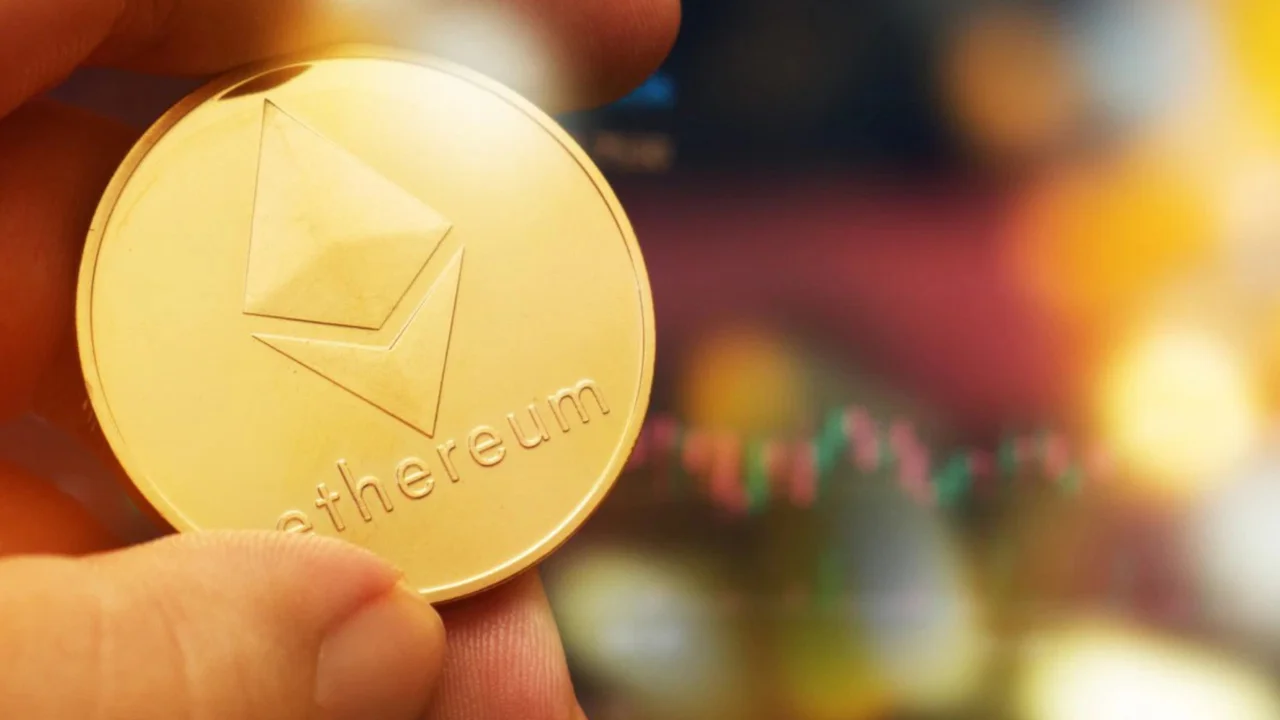Ethereum se revaloriza un 4,96% en el día: ¿cuál es su precio actual?