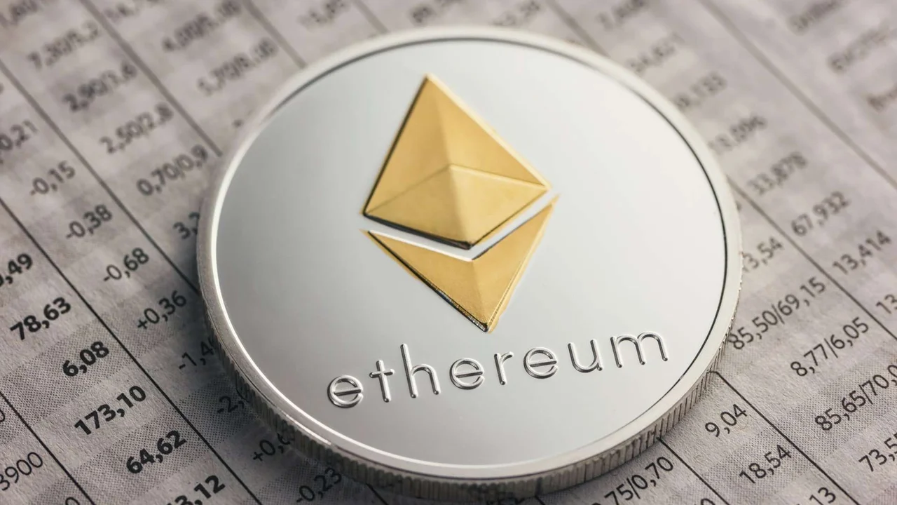 Ethereum sube un 6,07% y otras criptomonedas también aumentan en el mercado.