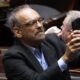 Fernando Iglesias busca ser embajador en Italia tras ser marginado en la lista de Diputados y comparar a Meloni con Mussolini, seduciendo a Milei.
