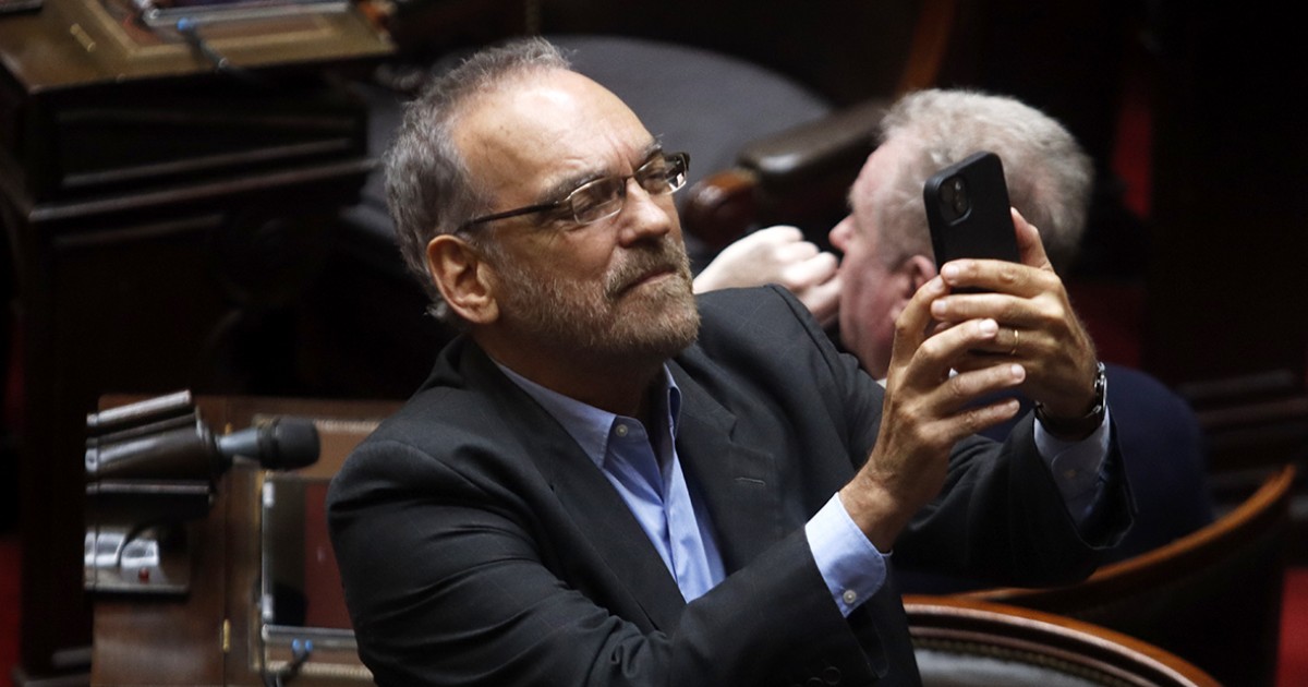 Fernando Iglesias busca ser embajador en Italia tras ser marginado en la lista de Diputados y comparar a Meloni con Mussolini, seduciendo a Milei.
