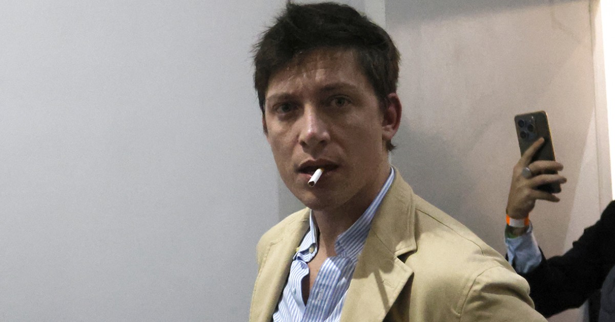 Furiosos trolls de Santiago Caputo: escándalo por coimas desata polémica con Karina Milei.