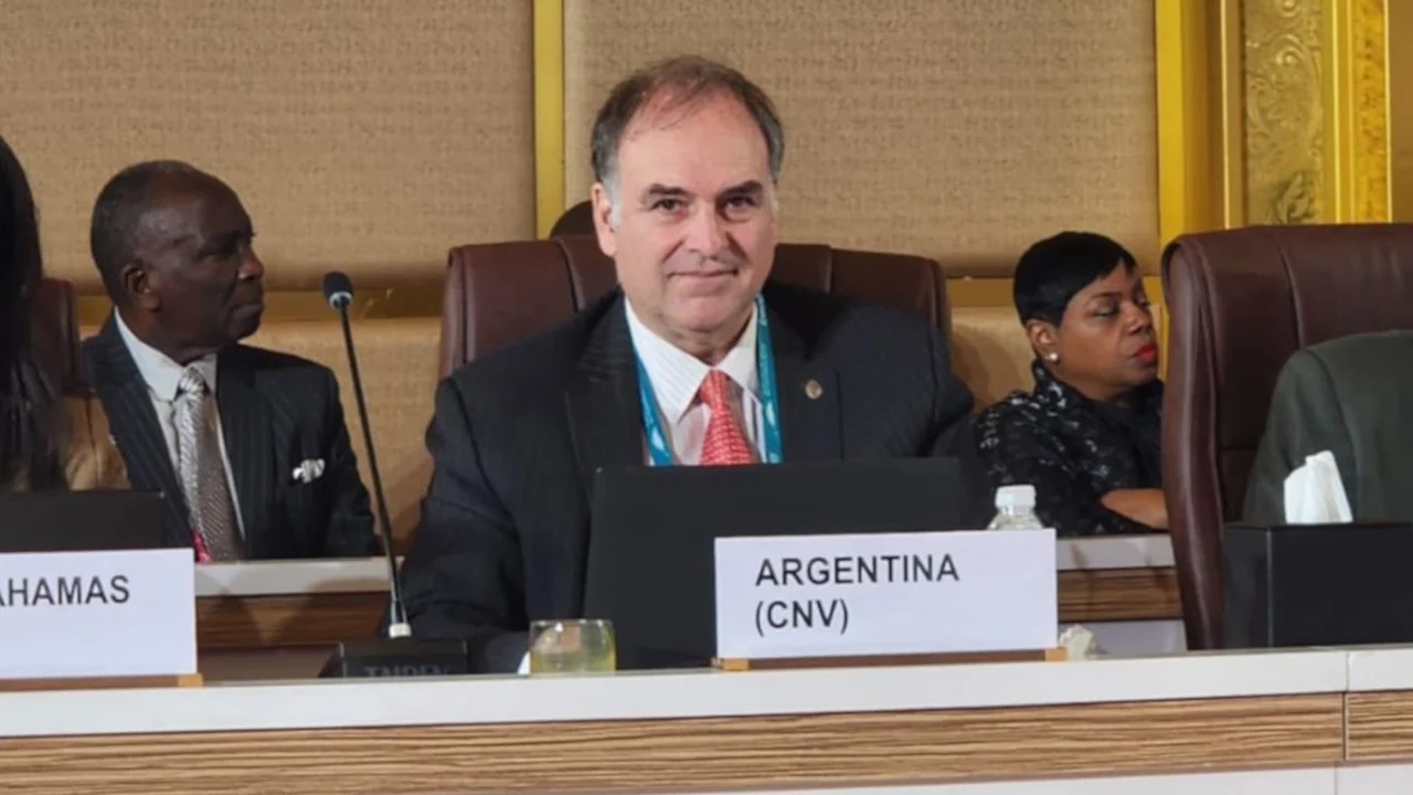 La CNV impulsa la inversi贸n en propiedades con medida cripto, abriendo un mercado millonario.
