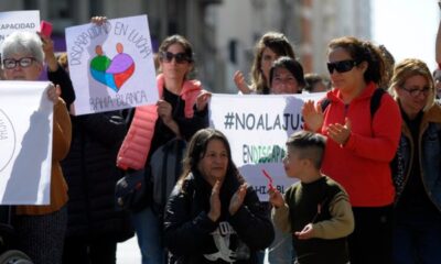 Nueva marcha en Bahía Blanca contra el veto a la ley de emergencia en discapacidad.