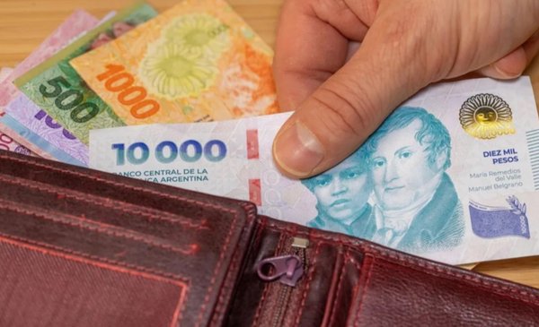 Paritarias en crisis: salarios por debajo de la inflación presionados por el cepo salarial gubernamental.