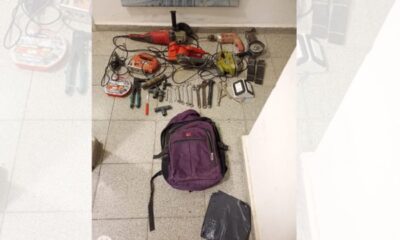 Policía busca a los dueños de lo descartado por ladrones en fuga.