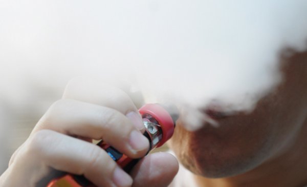 Preocupa en Bahía Blanca el creciente consumo de vapeo en adolescentes.
