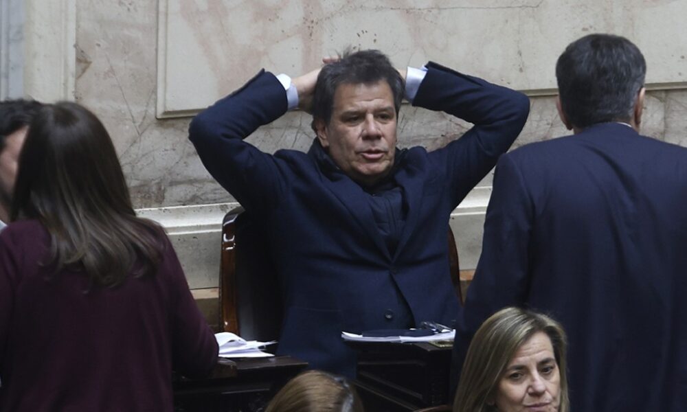Radicales buscan acuerdo con Ocaña y Carrió mientras Larreta se opone.
