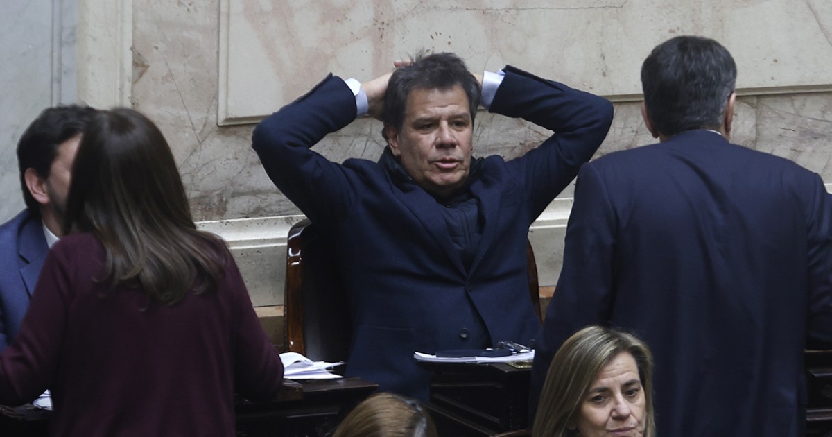 Radicales buscan acuerdo con Ocaña y Carrió mientras Larreta se opone.