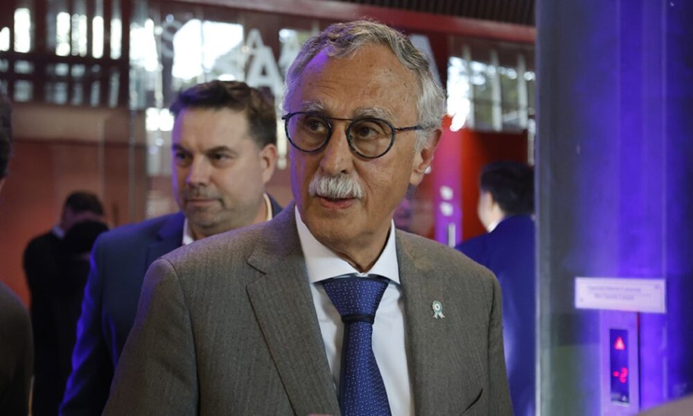 Sturzenegger culpa a Anmat de muertes por fentanilo y desata polémica con Lugones.