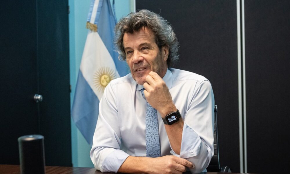 Titular de la UIF designado por Caputo denuncia filtración sobre millonario pago recibido