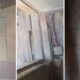 Vecina denuncia que ABSA dañó su cloaca y pone en peligro su hogar.