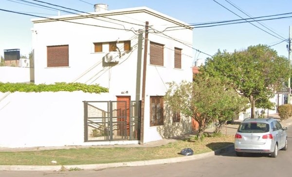 Vecinos de Kilómetro 5 molestos por cloacas colapsadas en Bahía Blanca.