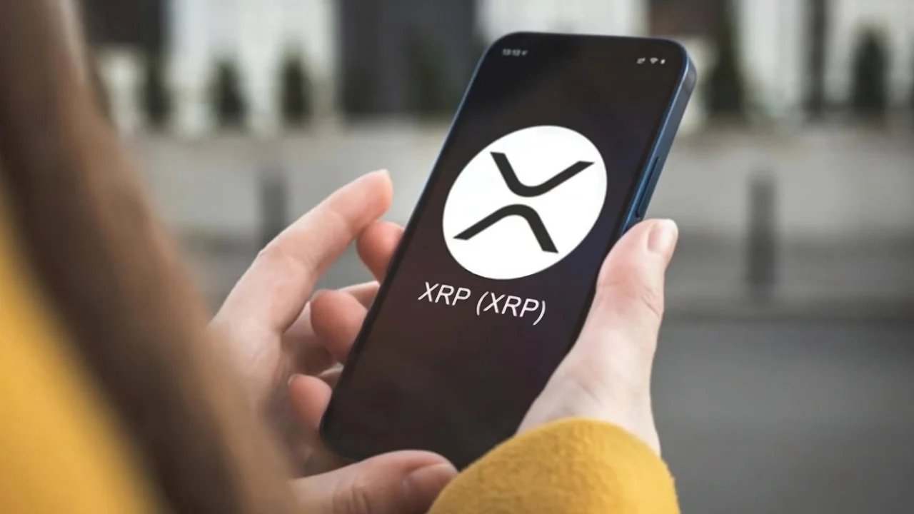 XRP mantiene su valor sin cambios el 11 de agosto de 2025, ¿cómo se comportaron las demás criptomonedas?